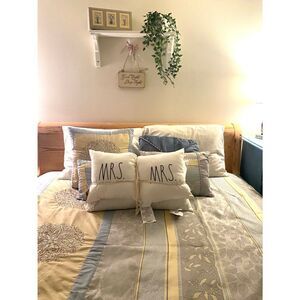 NWT RARE!!! Rae Dunn Mrs & Mrs